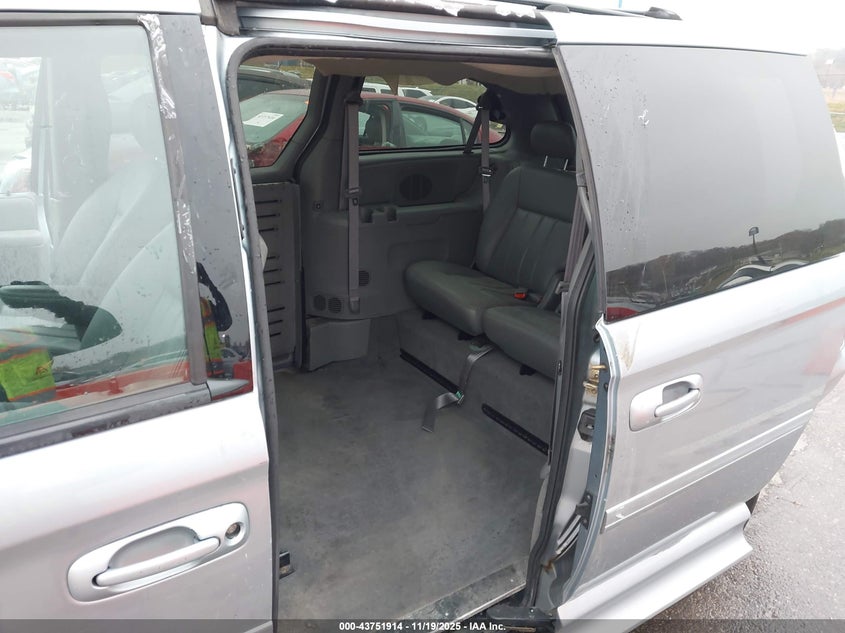 2004 Dodge Grand Caravan Sxt VIN: 2D4GP44L54R615857 Lot: 43751914