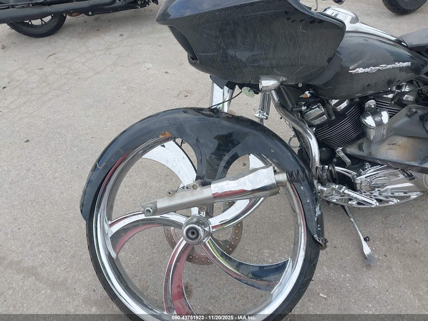 2017 Harley-Davidson Fltrxs Road Glide Special VIN: 1HD1KTC14HB688717 Lot: 43751923