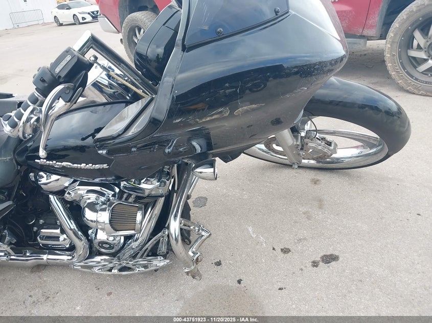 2017 Harley-Davidson Fltrxs Road Glide Special VIN: 1HD1KTC14HB688717 Lot: 43751923