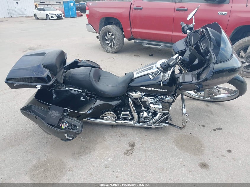 2017 Harley-Davidson Fltrxs Road Glide Special VIN: 1HD1KTC14HB688717 Lot: 43751923