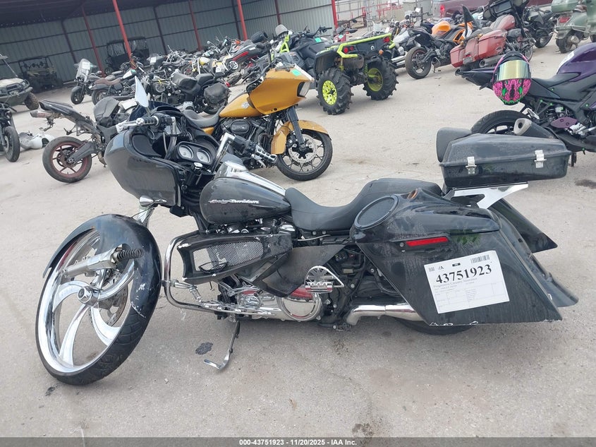 2017 Harley-Davidson Fltrxs Road Glide Special VIN: 1HD1KTC14HB688717 Lot: 43751923