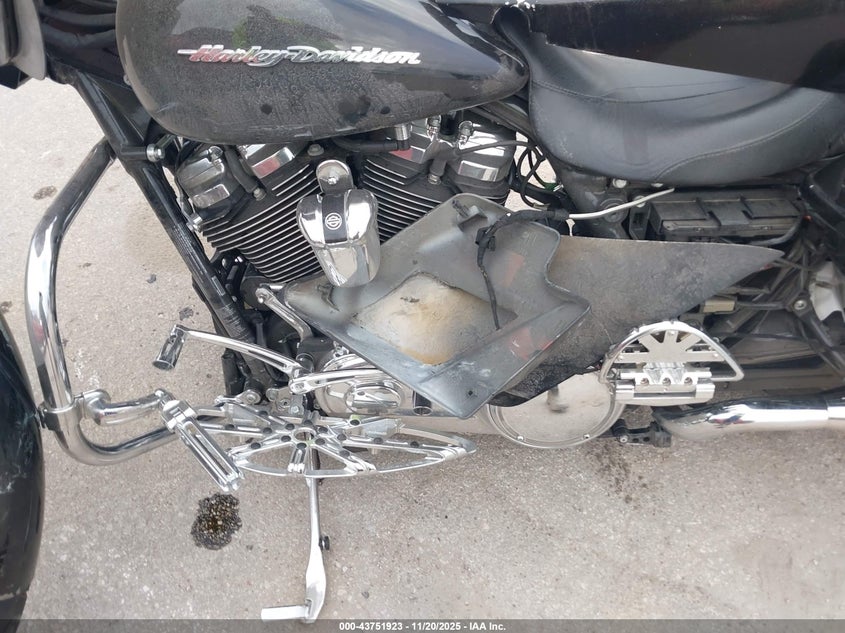 2017 Harley-Davidson Fltrxs Road Glide Special VIN: 1HD1KTC14HB688717 Lot: 43751923