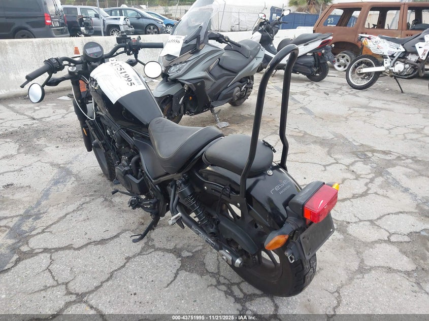 MLHPC5616J5100186 2018 HONDA CM photo no. 3