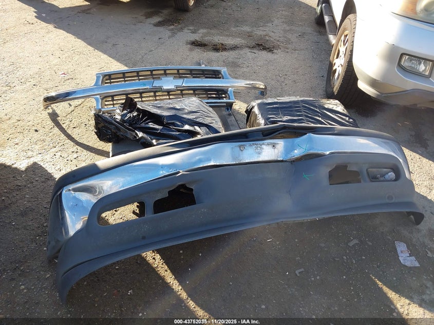 2005 Chevrolet Tahoe Ls VIN: 1GNEK13T15R206742 Lot: 43752035