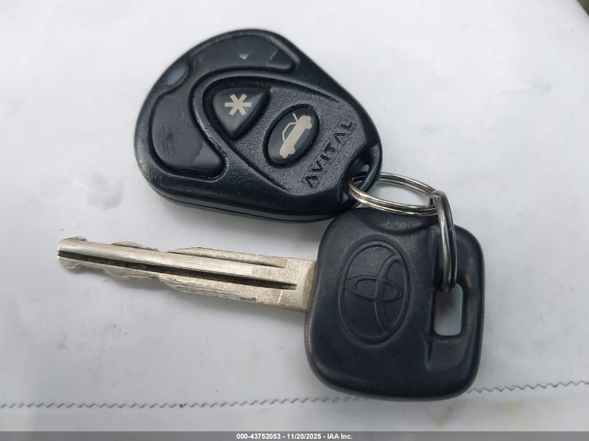 2004 Toyota Camry Le VIN: 4T1BE32K94U854215 Lot: 43752053