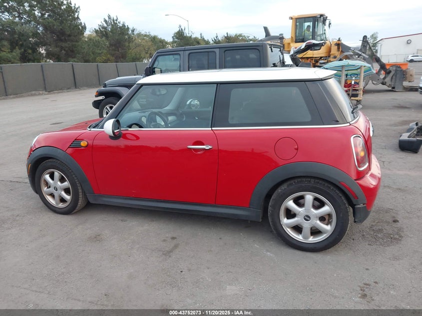 2009 Mini Cooper VIN: WMWMF33579TW79816 Lot: 43752073