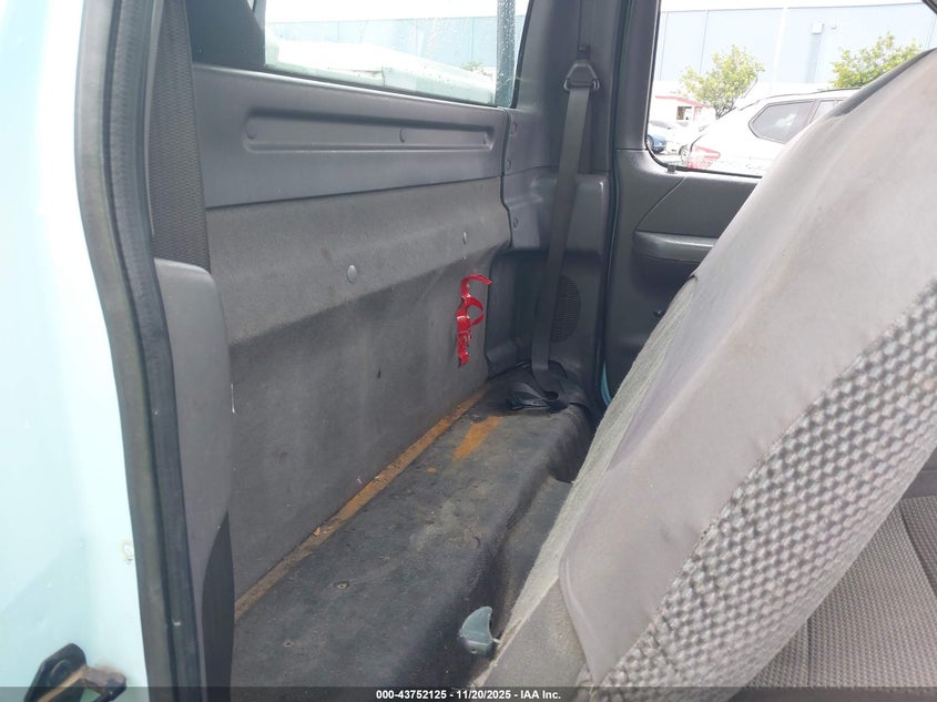 2002 Ford F-150 Xl/Xlt VIN: 1FTRF17W52KA32102 Lot: 43752125