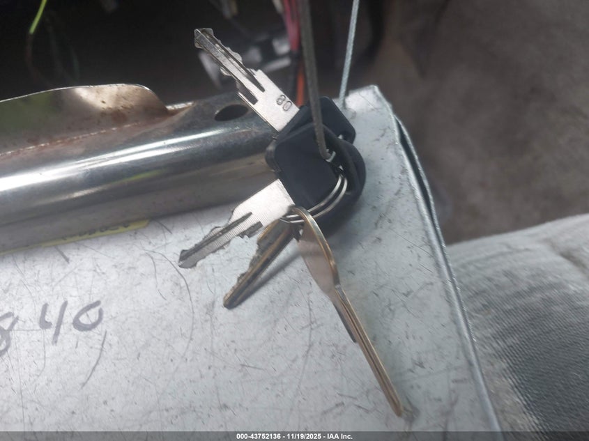 1994 Chevrolet Gmt-400 C1500 VIN: 2GCEC19K8R1174746 Lot: 43752136