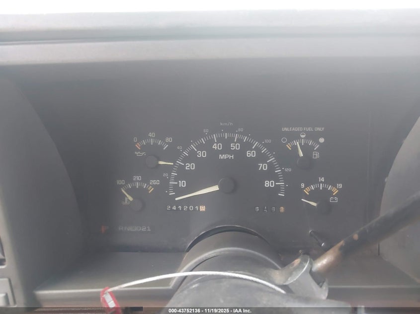 1994 Chevrolet Gmt-400 C1500 VIN: 2GCEC19K8R1174746 Lot: 43752136