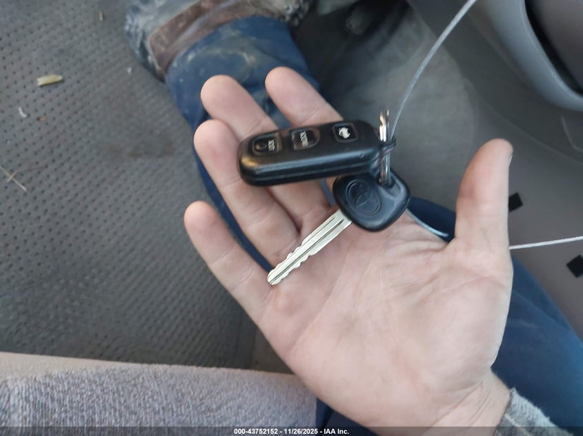 2002 Toyota Avalon Xls VIN: 4T1BF28B22U266040 Lot: 43752152