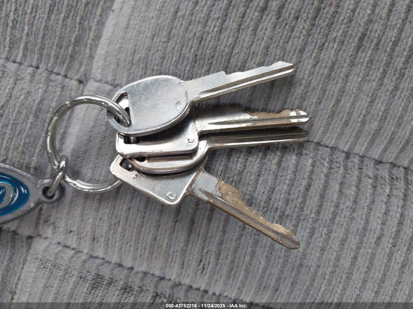 1990 Chevrolet Suburban R1500 VIN: 1GNER16K0LF100120 Lot: 43752216