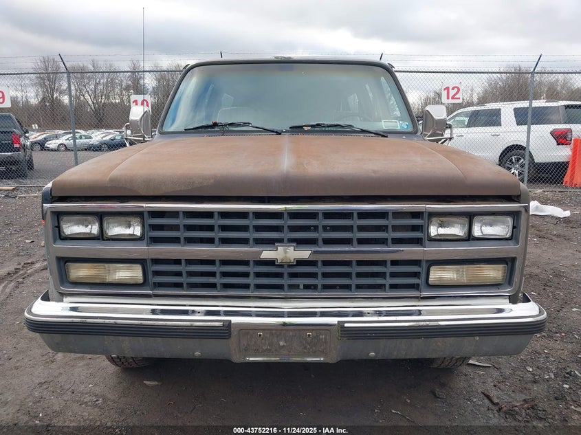 1990 Chevrolet Suburban R1500 VIN: 1GNER16K0LF100120 Lot: 43752216