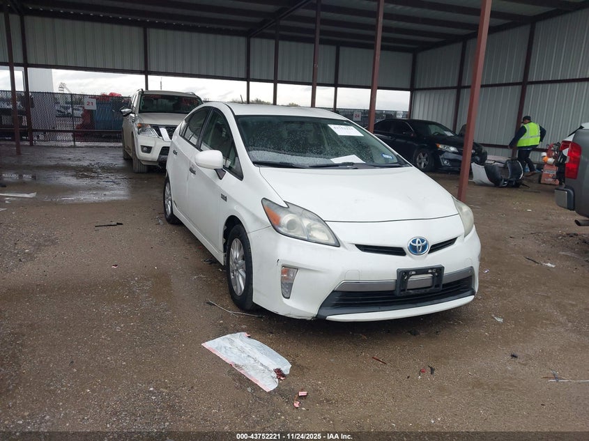 TOYOTA PRIUS PLUG-IN