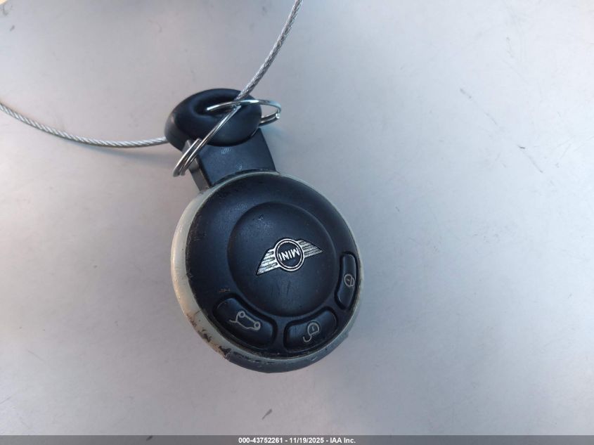 2008 Mini Cooper S VIN: WMWMF73528TV33586 Lot: 43752261