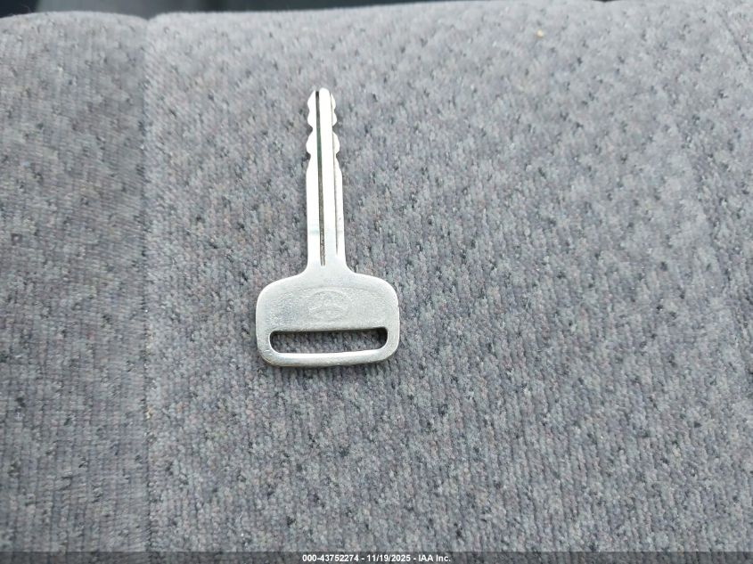 2000 Toyota Camry Le VIN: JT2BG22K0Y0526843 Lot: 43752274