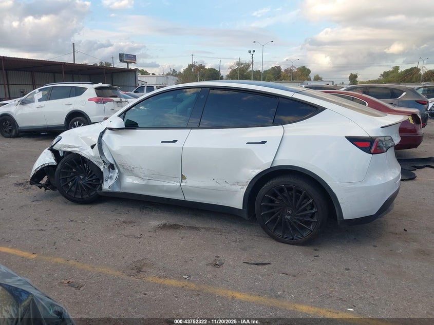 2020 Tesla Model Y Long Range Dual Motor All-Wheel Drive VIN: 5YJYGDEE8LF006810 Lot: 43752322