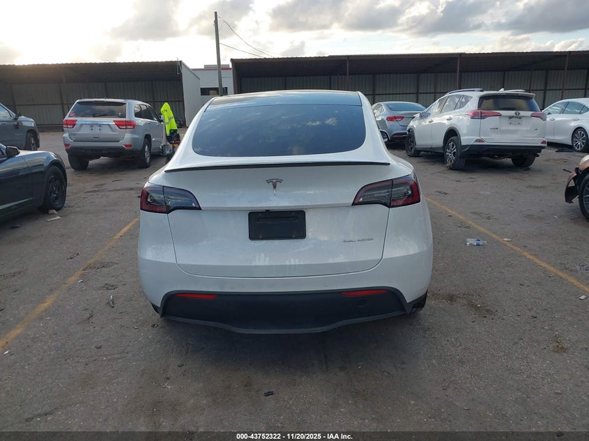 2020 Tesla Model Y Long Range Dual Motor All-Wheel Drive VIN: 5YJYGDEE8LF006810 Lot: 43752322