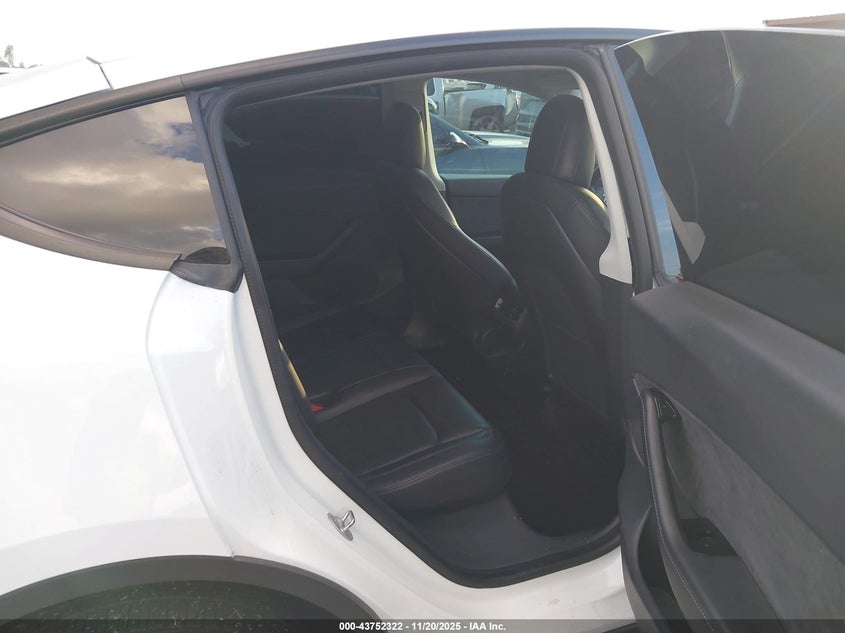 2020 Tesla Model Y Long Range Dual Motor All-Wheel Drive VIN: 5YJYGDEE8LF006810 Lot: 43752322