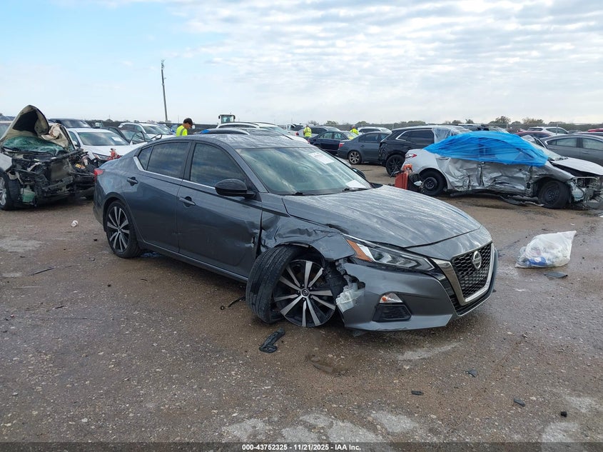 NISSAN ALTIMA SR FWD