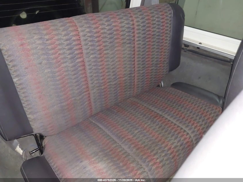 2000 Jeep Wrangler Sport VIN: 1J4FA49S2YP797321 Lot: 43752326