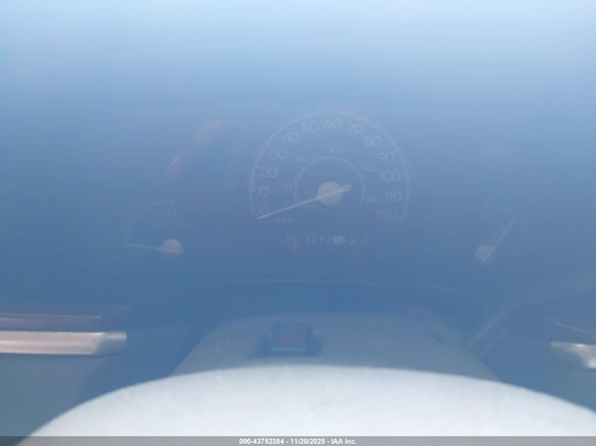 2003 Lincoln Town Car Signature VIN: 1LNHM82W13Y660640 Lot: 43752384