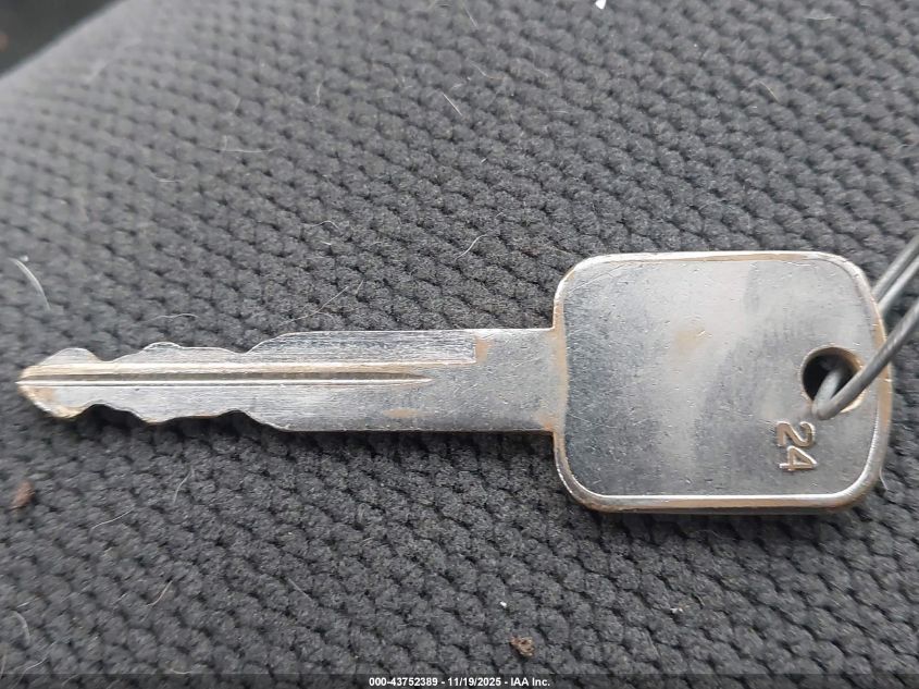 2002 Ford F-350 Lariat/Xl/Xlt VIN: 1FTSW31F02EA12635 Lot: 43752389