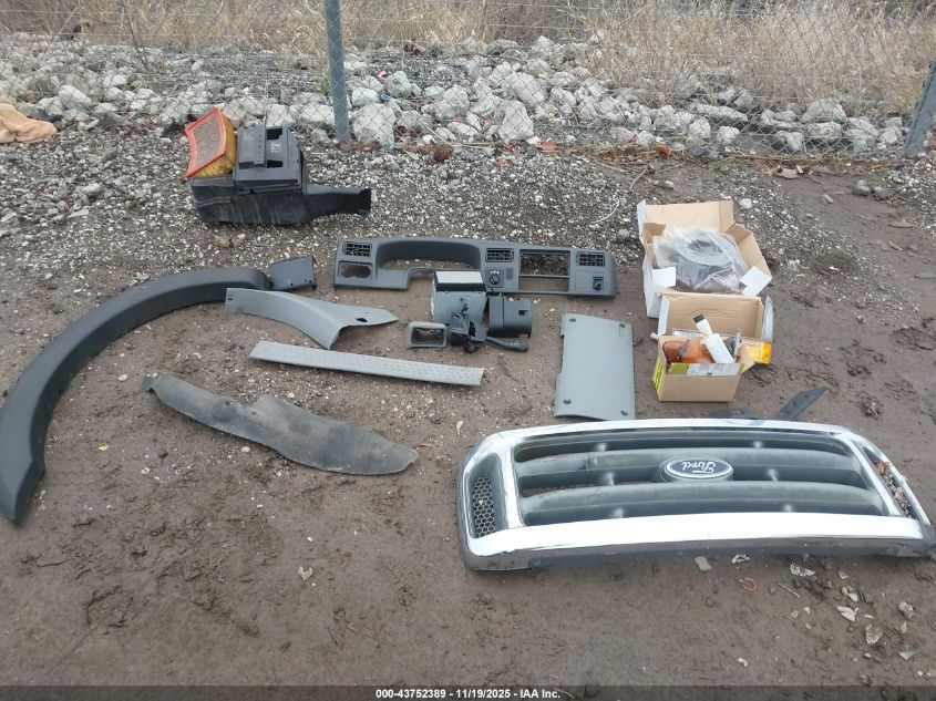 2002 Ford F-350 Lariat/Xl/Xlt VIN: 1FTSW31F02EA12635 Lot: 43752389