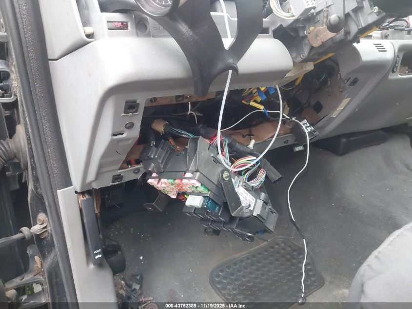 2002 Ford F-350 Lariat/Xl/Xlt VIN: 1FTSW31F02EA12635 Lot: 43752389