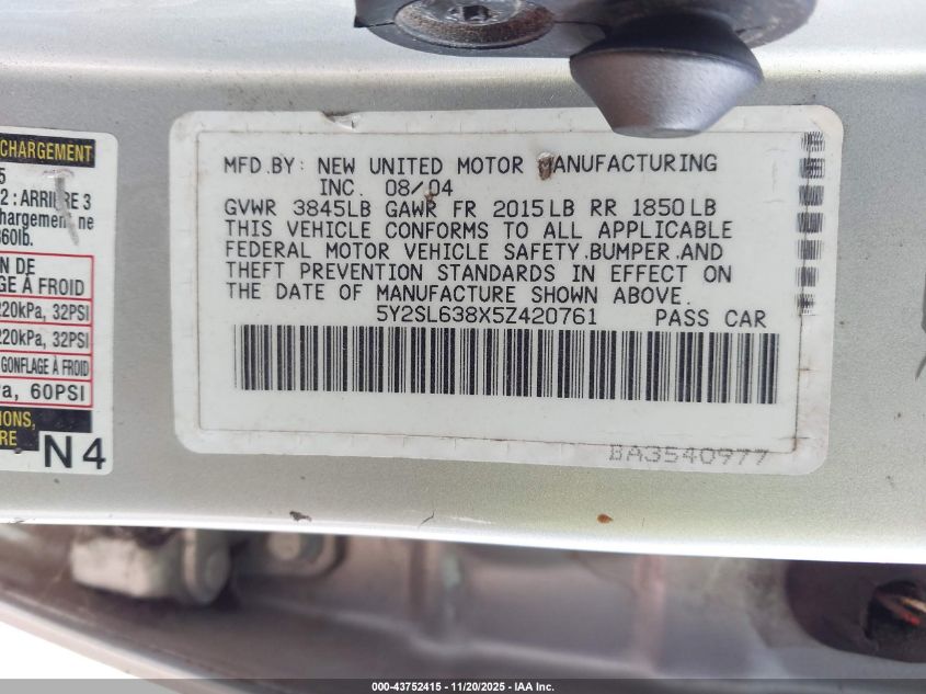 2005 Pontiac Vibe VIN: 5Y2SL638X5Z420761 Lot: 43752415