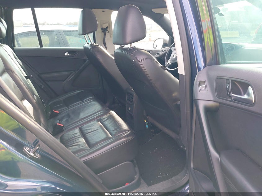 2011 Volkswagen Tiguan Sel VIN: WVGBV7AX4BW516582 Lot: 43752478