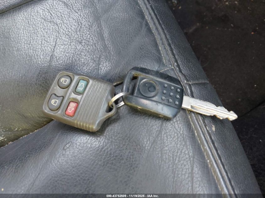 2008 Mercury Grand Marquis Ls VIN: 2MEFM75VX8X662787 Lot: 43752509