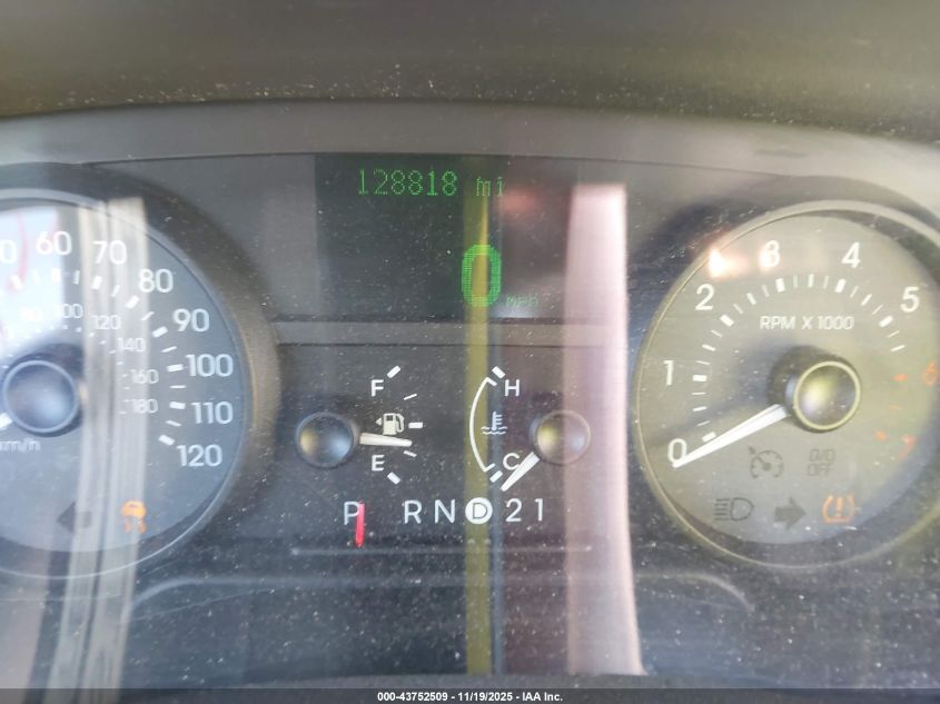 2008 Mercury Grand Marquis Ls VIN: 2MEFM75VX8X662787 Lot: 43752509