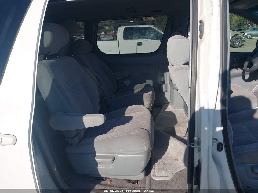 2000 Toyota Sienna Le VIN: 4T3ZF13C0YU233854 Lot: 43752602
