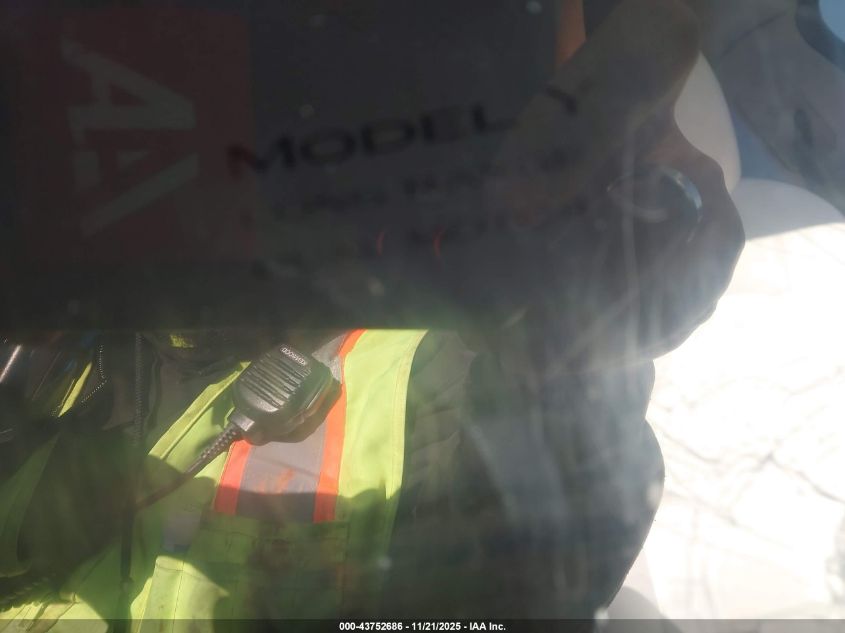 2025 Tesla Model Y Long Range Dual Motor All-Wheel Drive VIN: 7SAYGDEEXSF265767 Lot: 43752686