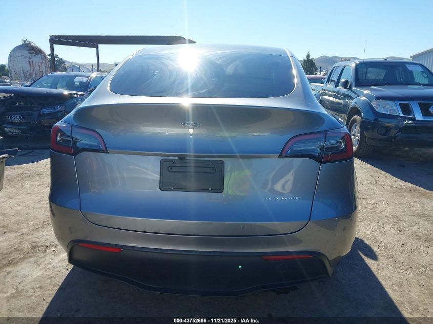 2025 Tesla Model Y Long Range Dual Motor All-Wheel Drive VIN: 7SAYGDEEXSF265767 Lot: 43752686