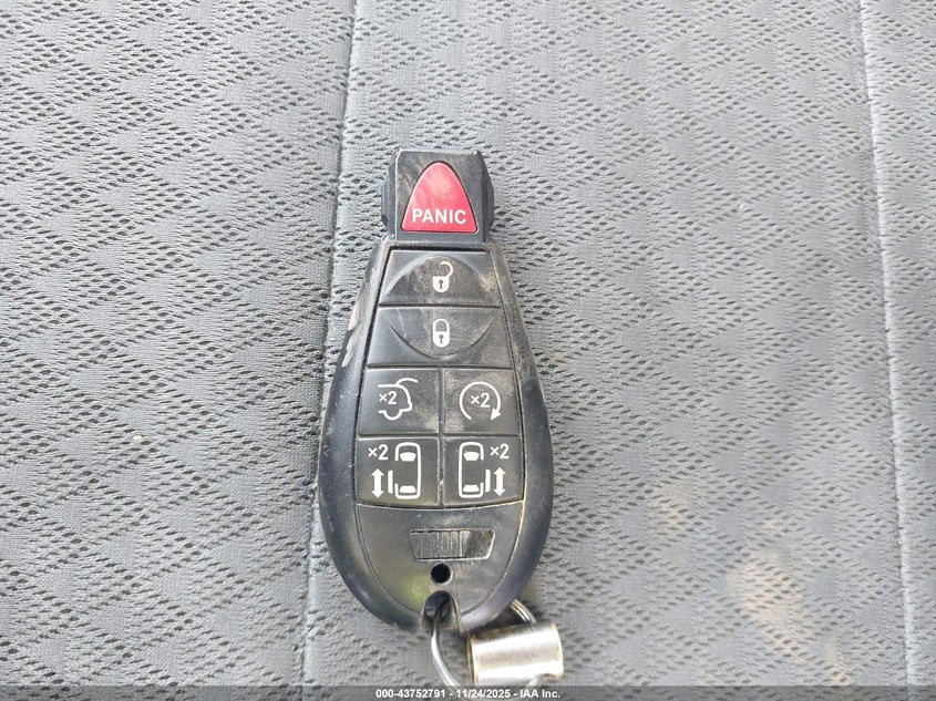 2010 Dodge Grand Caravan Sxt VIN: 2D4RN5D12AR412035 Lot: 43752791