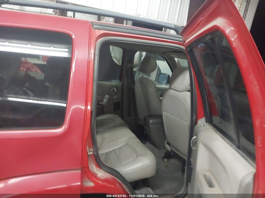 1J4GL58KX4W327625 2004 JEEP LIBERTY (NORTH AMERICA) photo no. 8