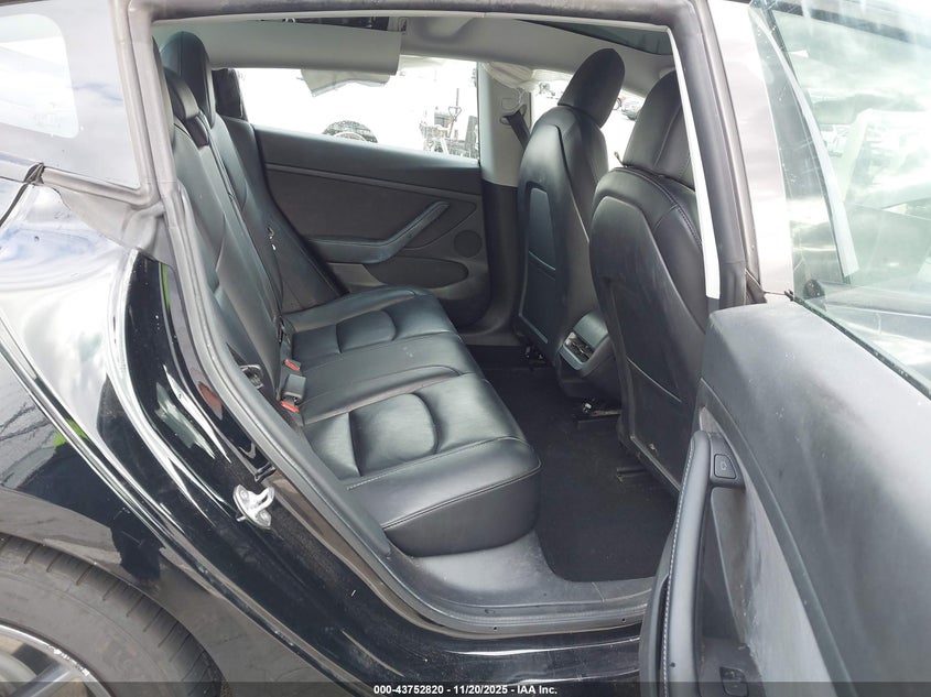 2022 Tesla Model 3 Long Range Dual Motor All-Wheel Drive VIN: 5YJ3E1EB6NF275931 Lot: 43752820