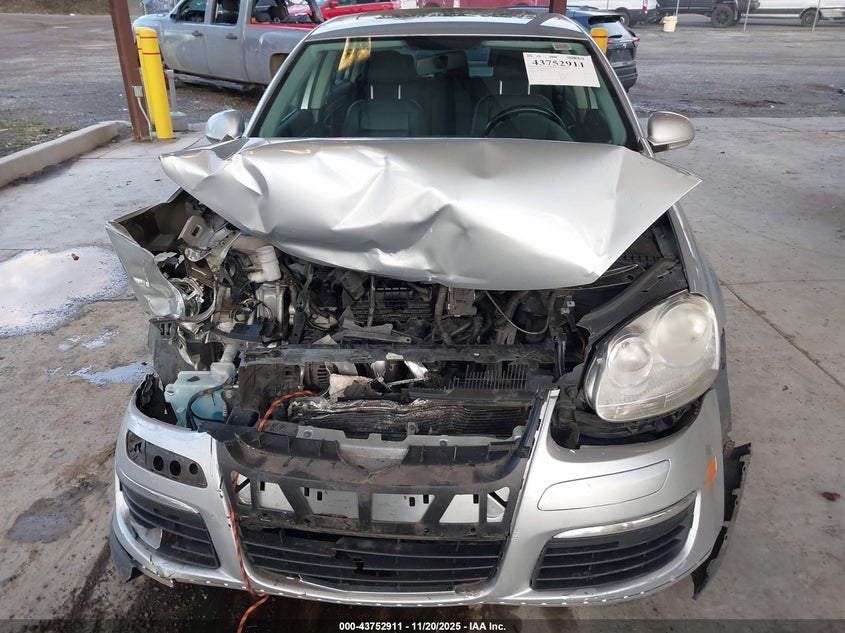 2008 Volkswagen Jetta Se/Sel VIN: 3VWRZ71K78M081798 Lot: 43752911