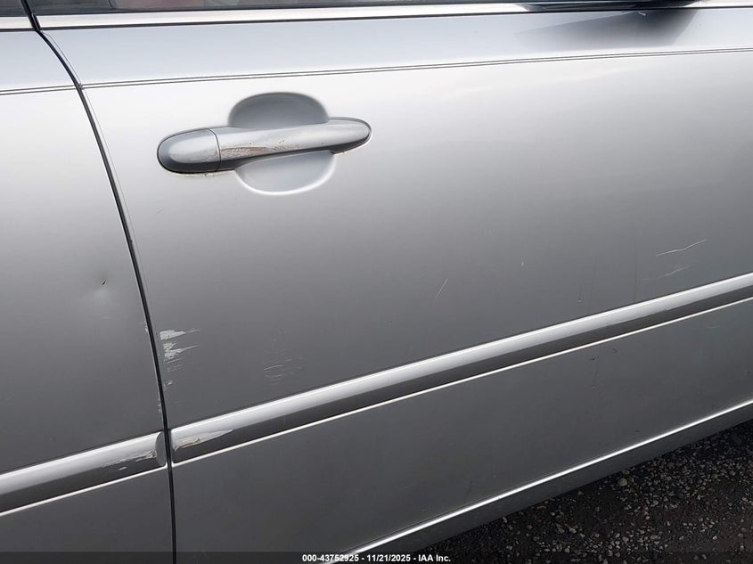 2007 Kia Optima Lx VIN: KNAGE123275123581 Lot: 43752925