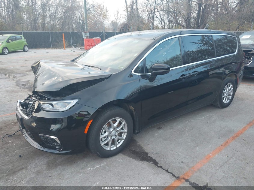 2C4RC1BG8SR612020 2025 CHRYSLER PACIFICA photo no. 2