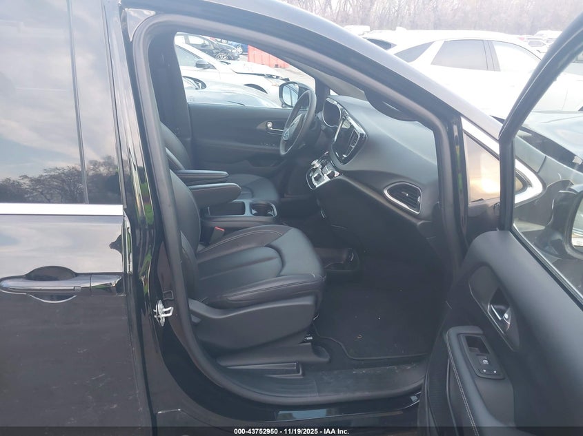 2C4RC1BG8SR612020 2025 CHRYSLER PACIFICA photo no. 5