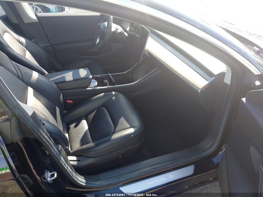 5YJ3E1EAXJF013881 2018 TESLA MODEL 3 photo no. 5
