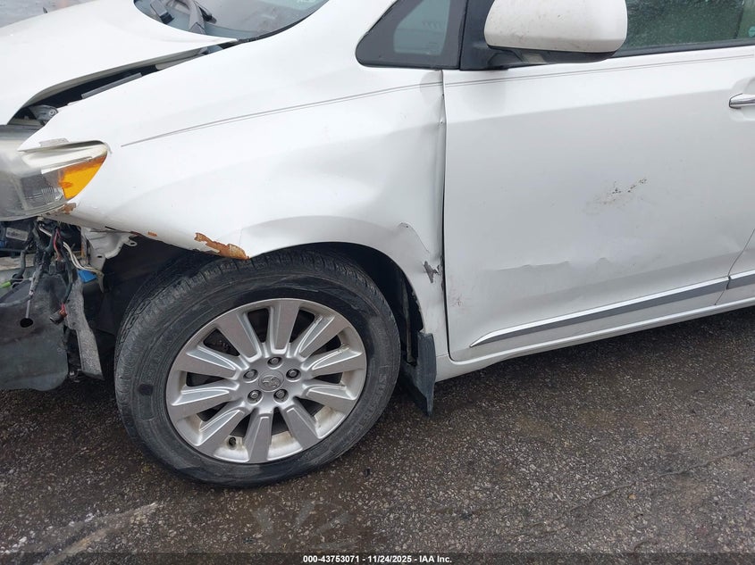 5TDYK3DC9BS081552 2011 TOYOTA SIENNA photo no. 18