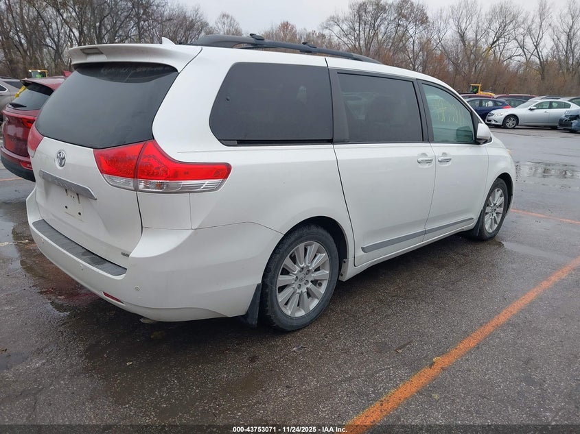 5TDYK3DC9BS081552 2011 TOYOTA SIENNA photo no. 4