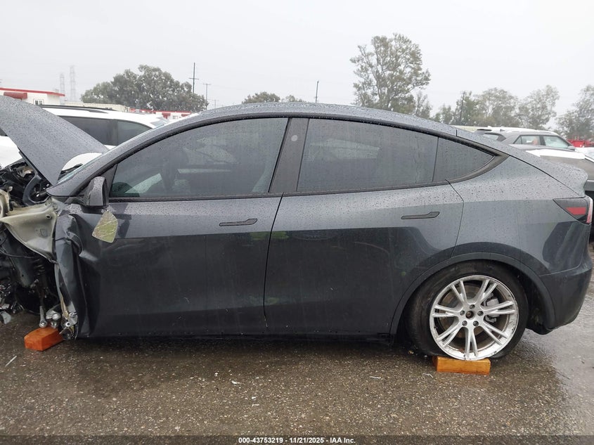 2024 Tesla Model Y Long Range Dual Motor All-Wheel Drive VIN: 7SAYGAEE6RF066918 Lot: 43753219
