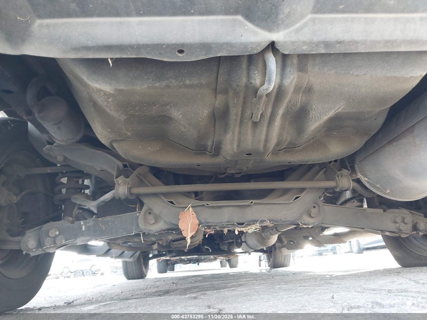 2003 Honda Cr-V Lx VIN: JHLRD68473C002453 Lot: 43753295