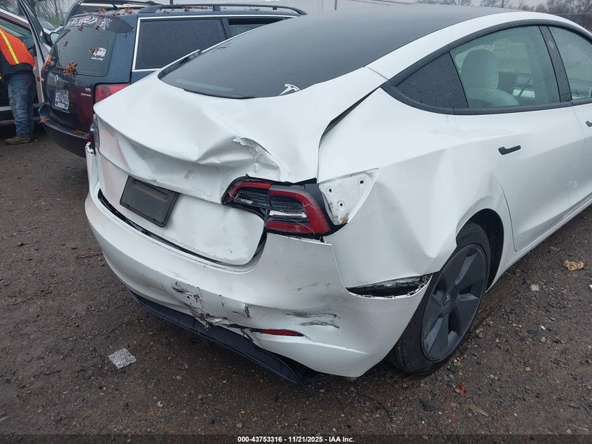 2021 Tesla Model 3 Long Range Dual Motor All-Wheel Drive VIN: 5YJ3E1EB9MF992967 Lot: 43753316