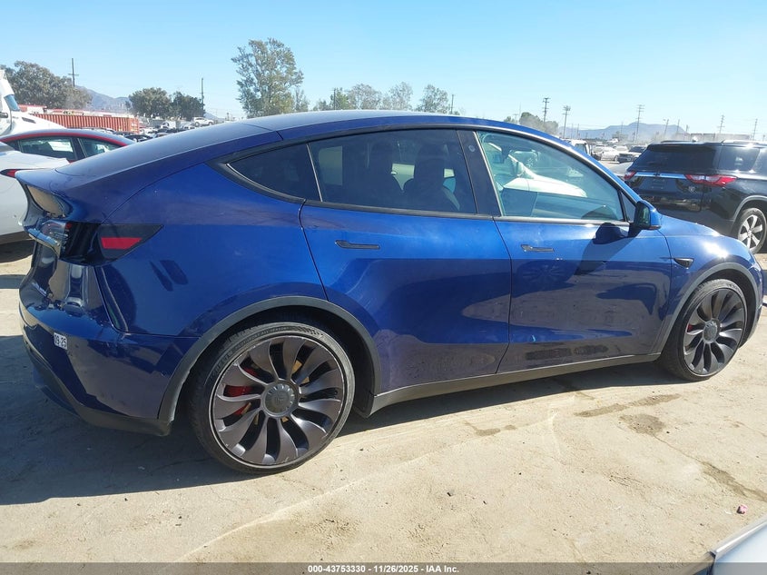 2022 Tesla Model Y Performance Dual Motor All-Wheel Drive VIN: 7SAYGDEF2NF330172 Lot: 43753330