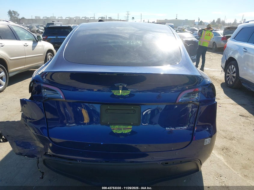 2022 Tesla Model Y Performance Dual Motor All-Wheel Drive VIN: 7SAYGDEF2NF330172 Lot: 43753330